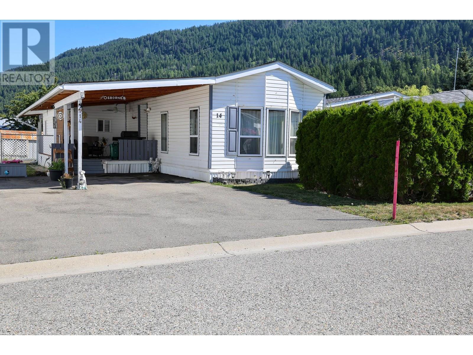 Property Photo: 724 Devon Street 14 BC V0B 1G6