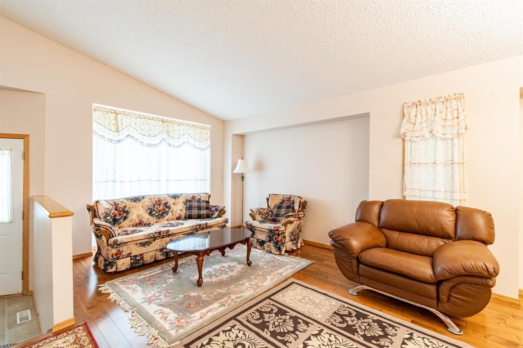 Photo de la propriété:  56 Julia Road  MB R2N 4M4 