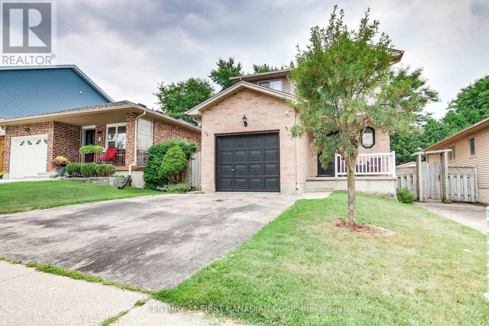 Property Photo:  27 Gerald Crescent  ON N5Z 5A3 