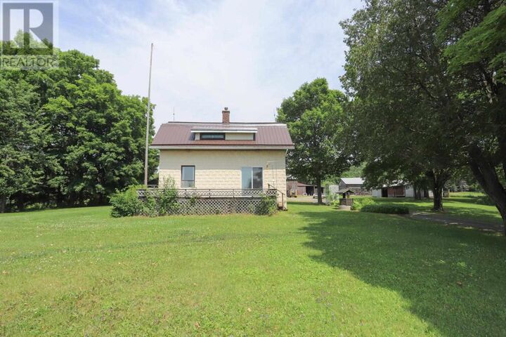 Photo de la propriété:  2704 A Line Rd  ON P0R 1J0 