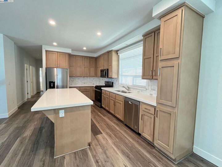 Property Photo: 1587 Delemos Ave CA 94544