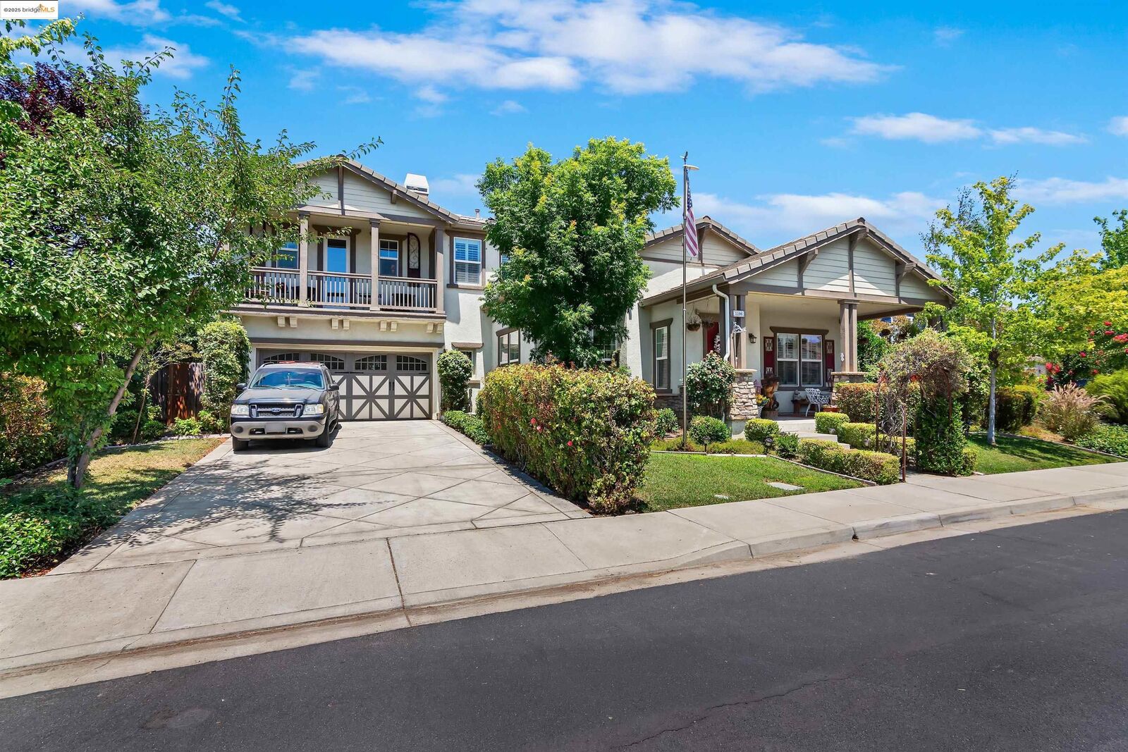 Property Photo: 1196 Holsapple Way CA 94513