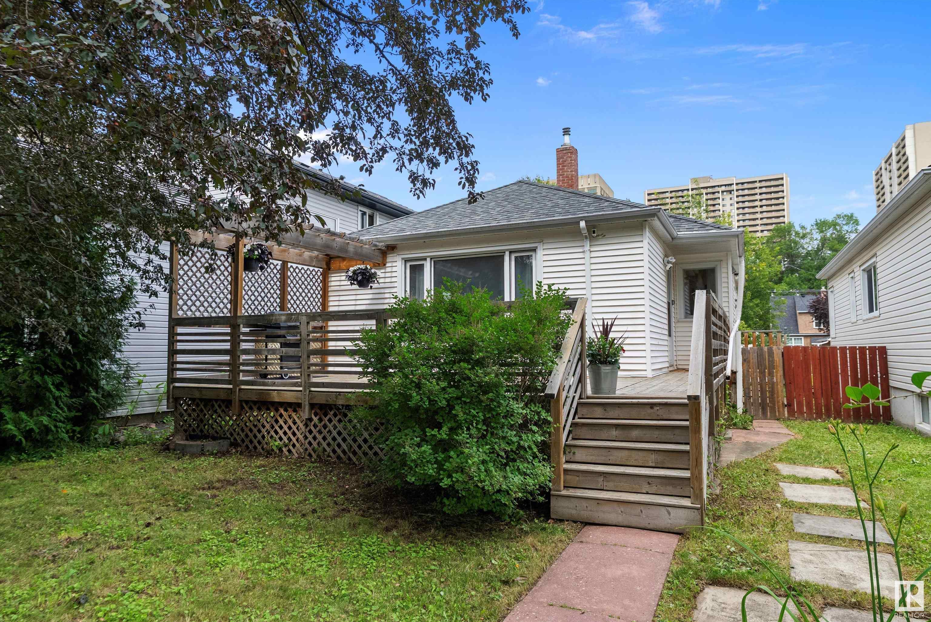 11126 80 Avenue NW  Edmonton AB T6G 0R5 photo