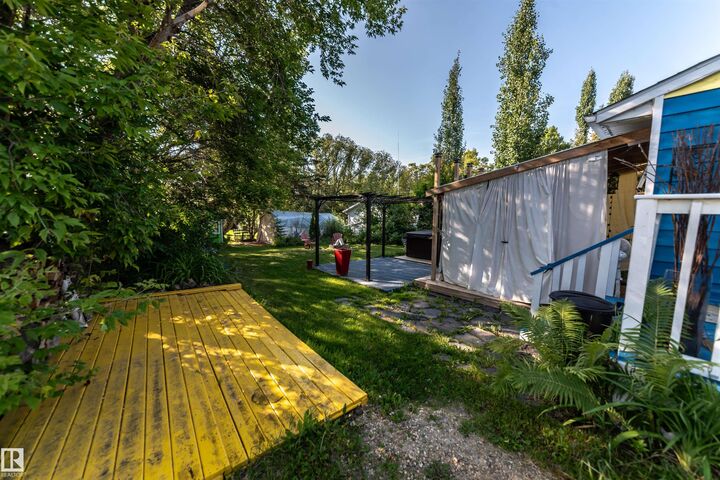 Property Photo: 303 3 Street AB T0E 1A0