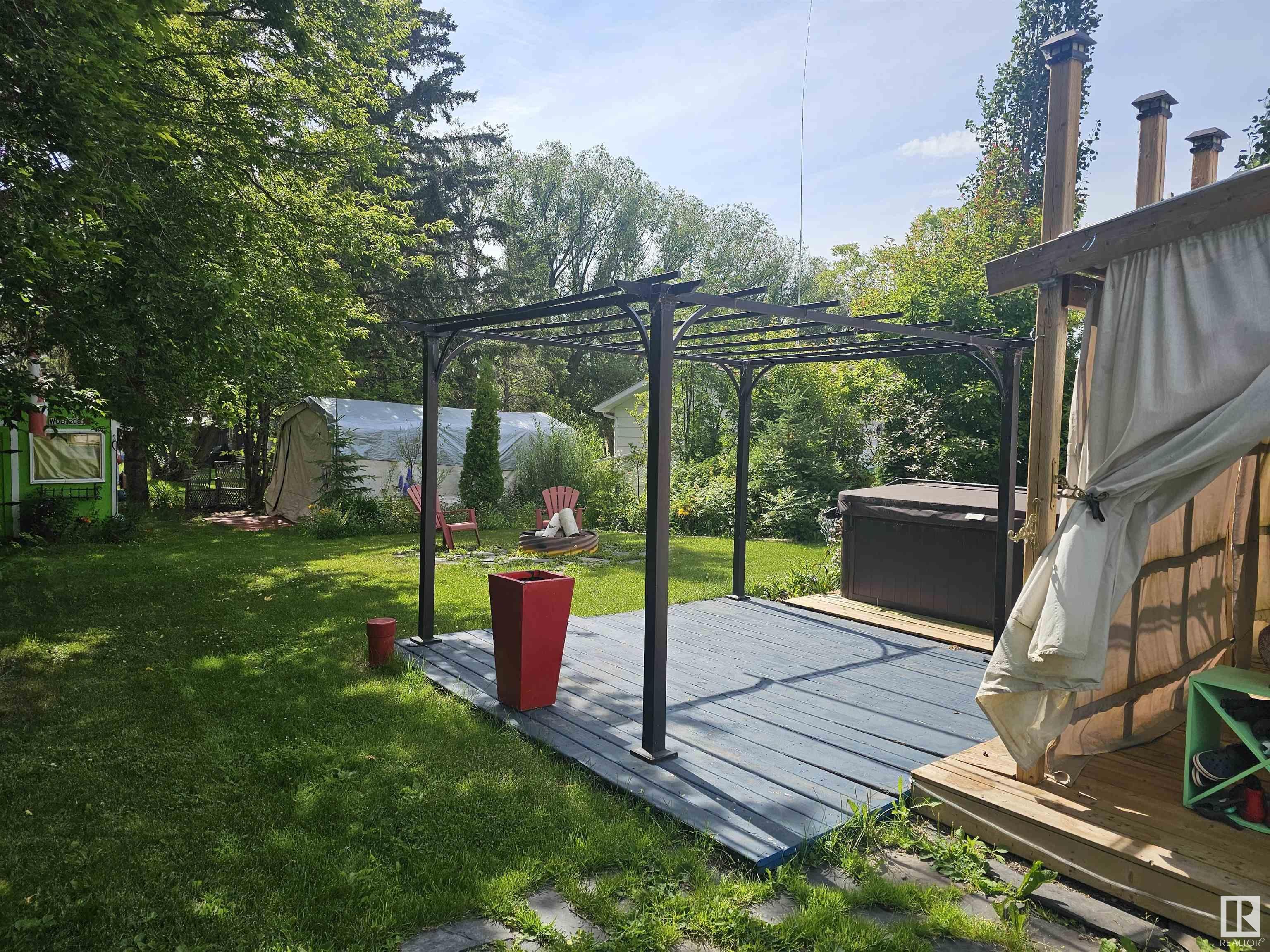 Property Photo:  303 3 Street  AB T0E 1A0 