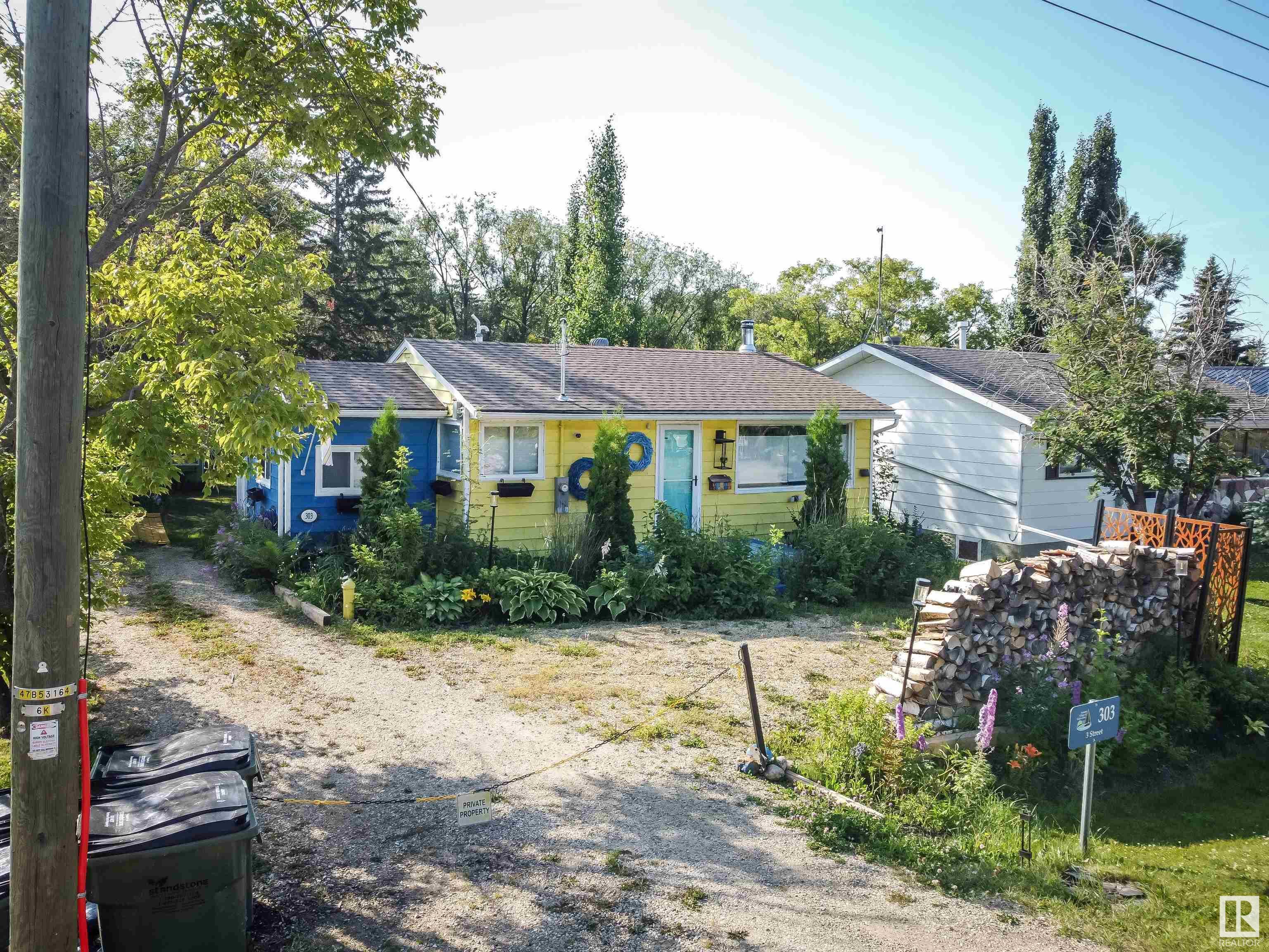 Property Photo:  303 3 Street  AB T0E 1A0 