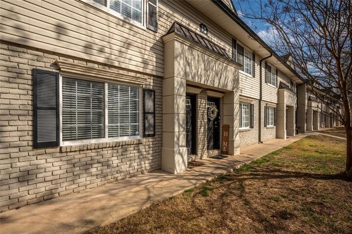 Property Photo:  6940 Roswell Road 15C  GA 30328 