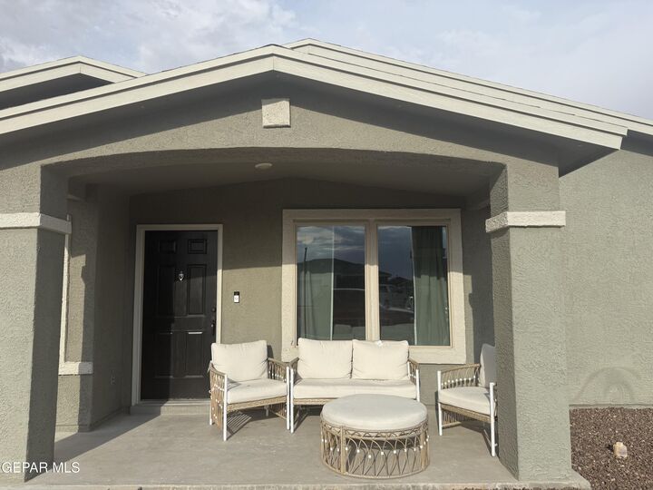 Property Photo: 928 Villa Seca Drive TX 79928