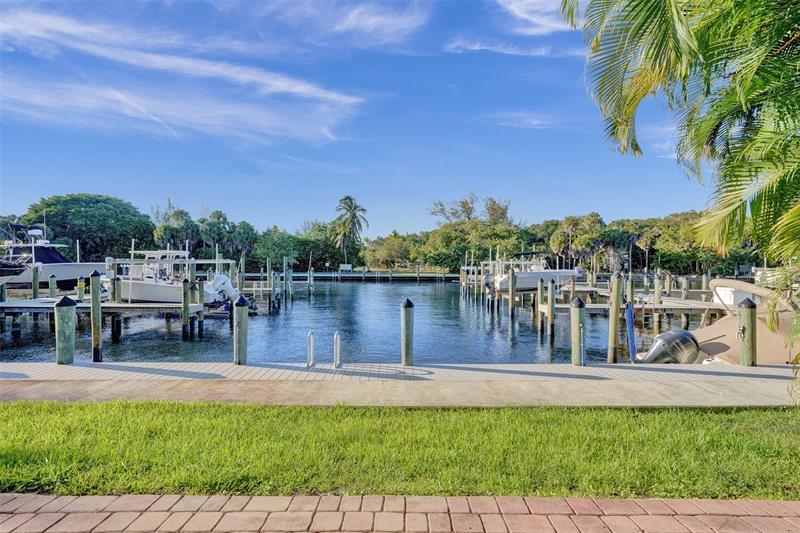 Property Photo:  2724 Treasure Cove Cir  FL 33312 