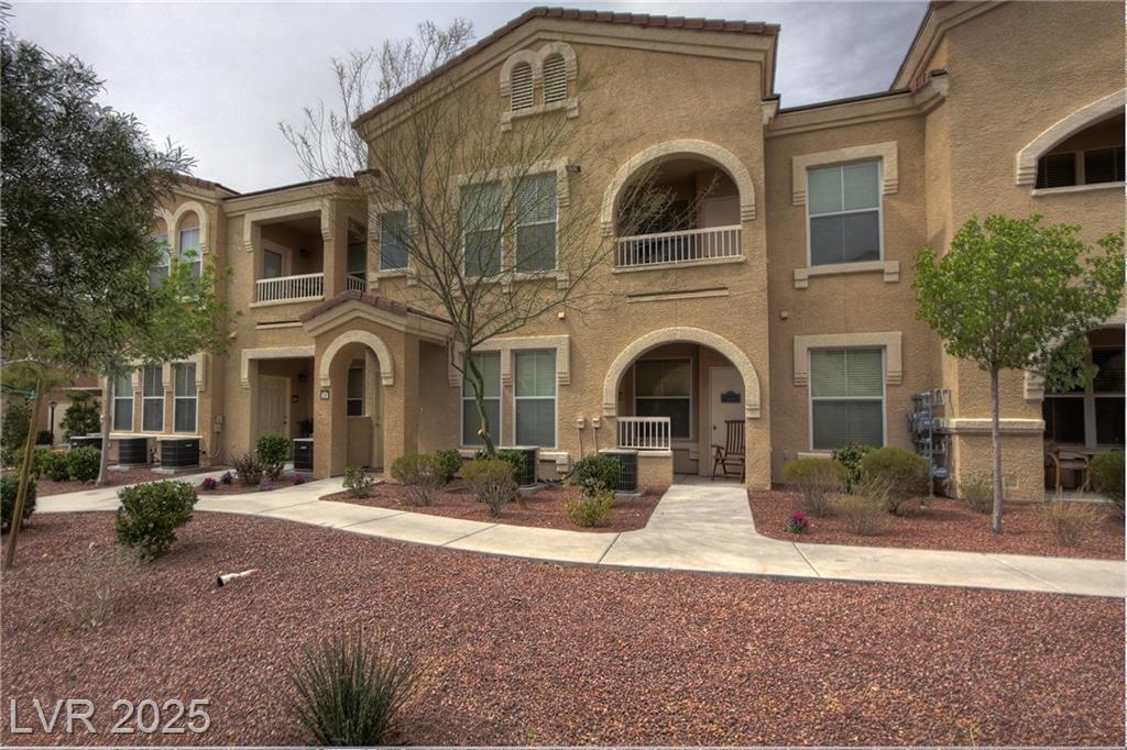 Property Photo:  