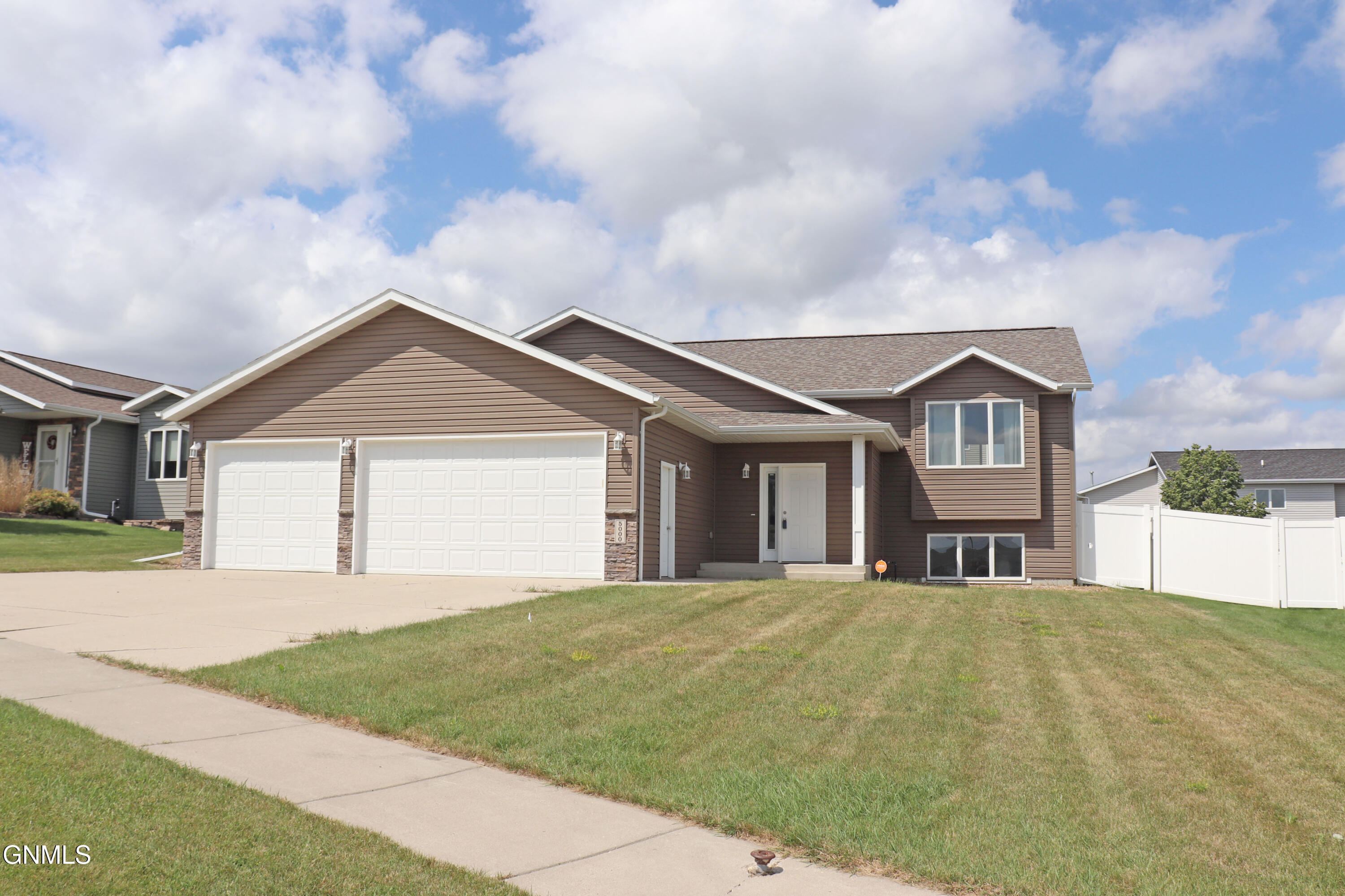 5000 Weyburn Drive  Bismarck ND 58503 photo