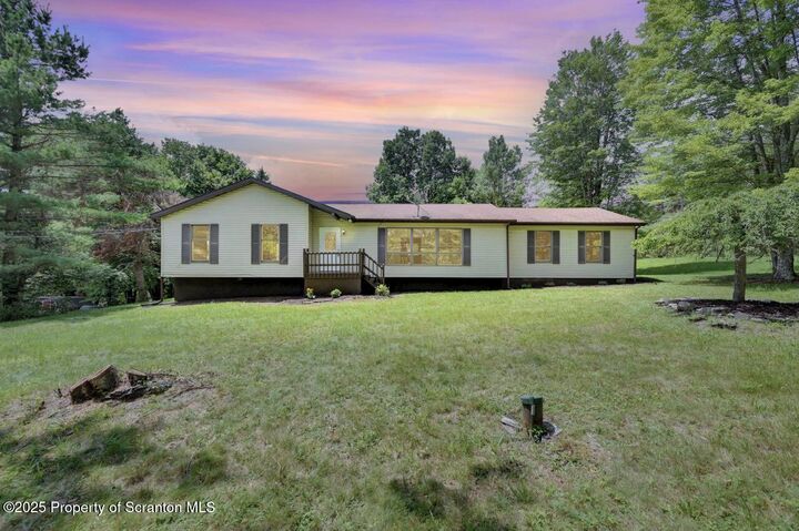 Property Photo: 55 Deer Run PA 18444