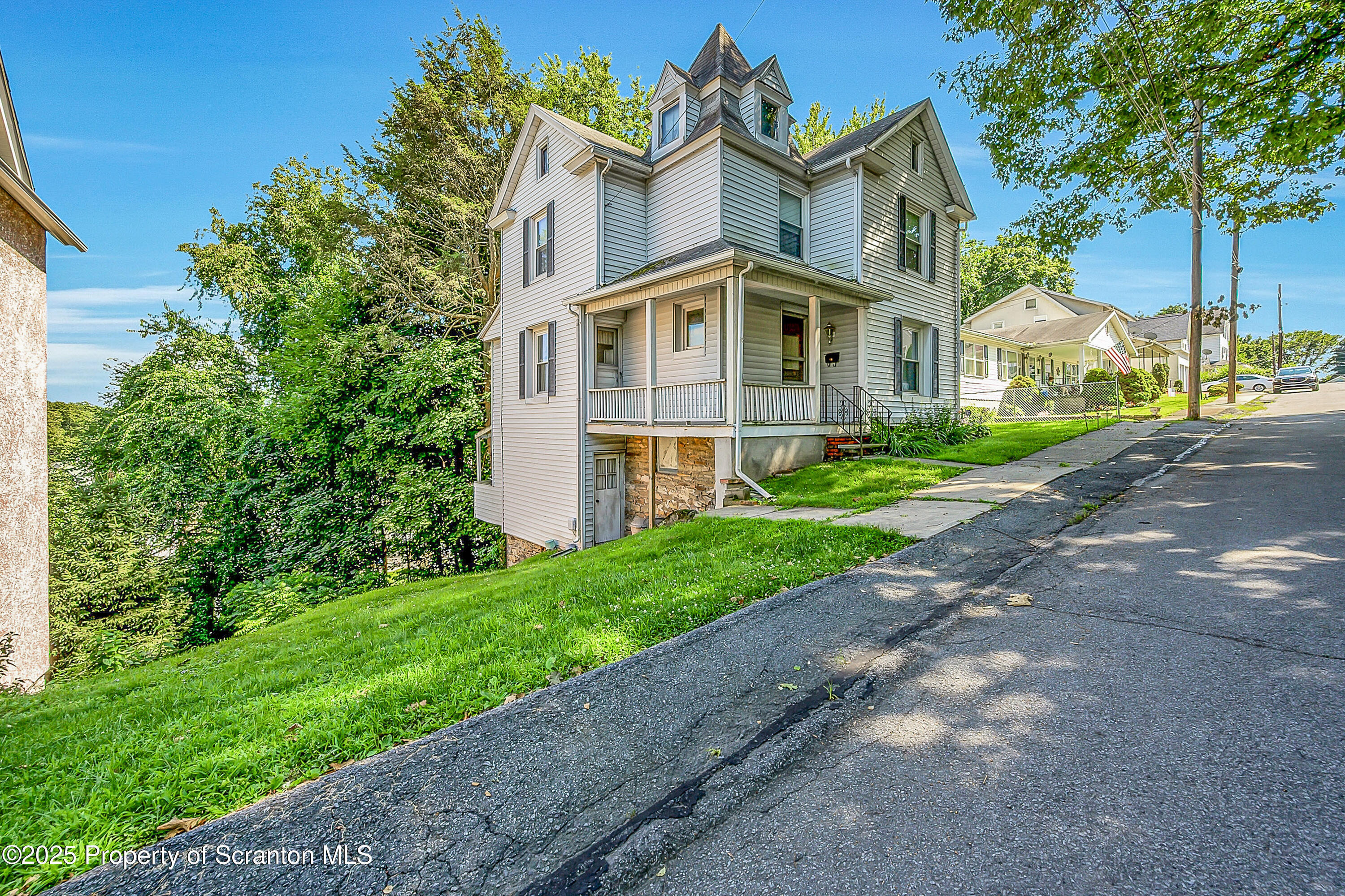 Property Photo:  1724 N Sumner Avenue  PA 18508 
