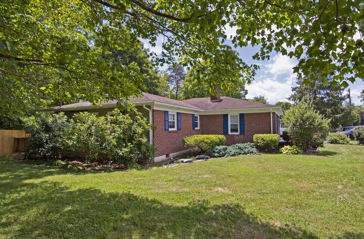 Property Photo:  220 Manor Dr  WV 24986 