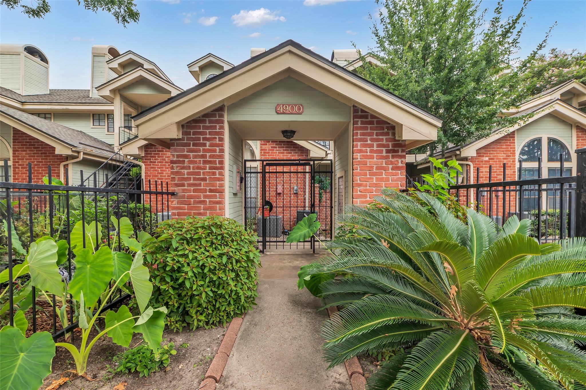 Property Photo:  4900 Floyd Street 4  TX 77007 