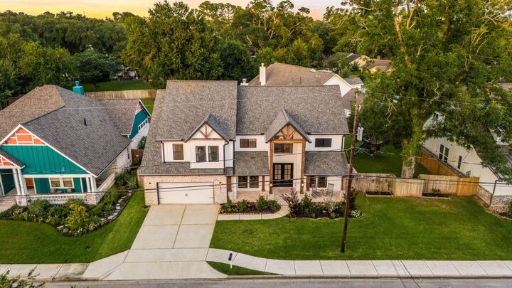 Property Photo:  407 Baker Drive  TX 77375 