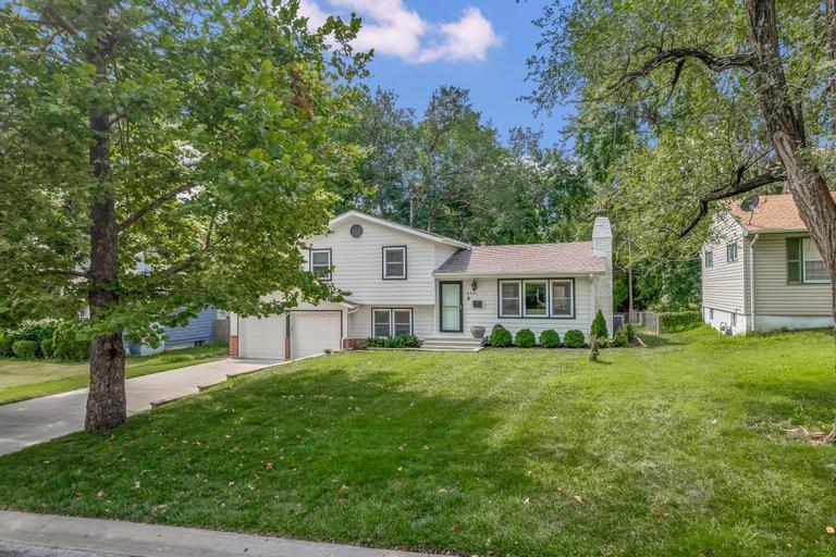 Property Photo: 8401 W 91st Terrace KS 66212