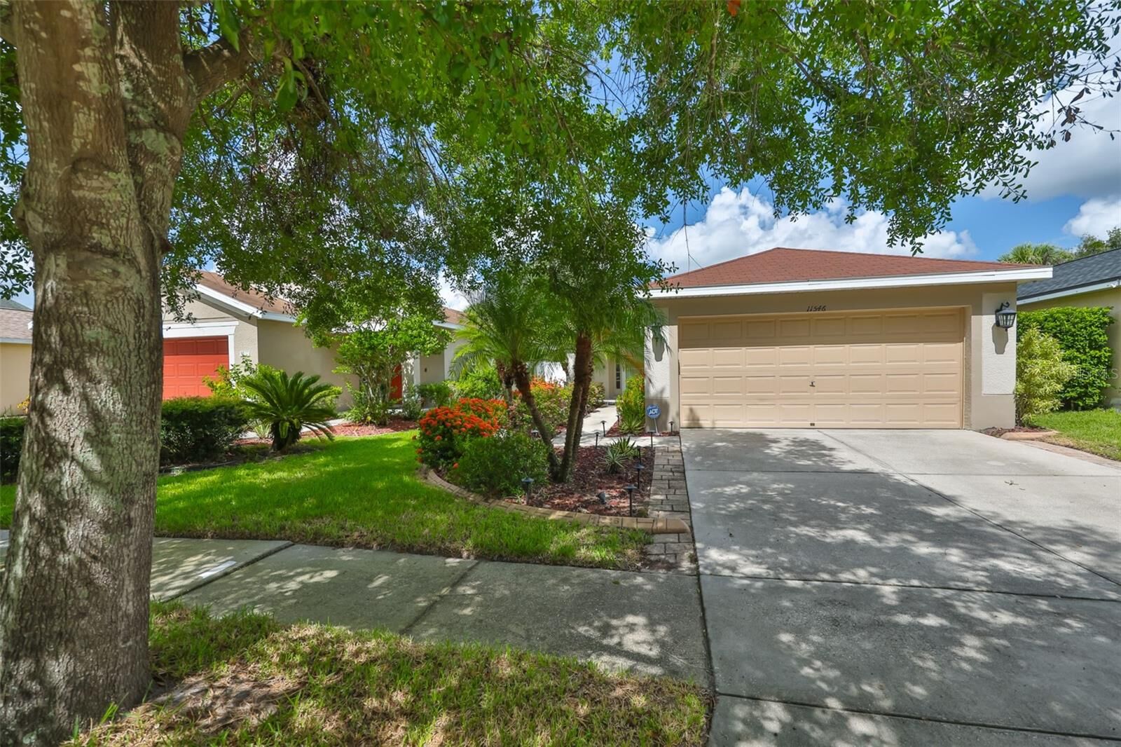 Property Photo:  11546 Crestlake Village Drive  FL 33569