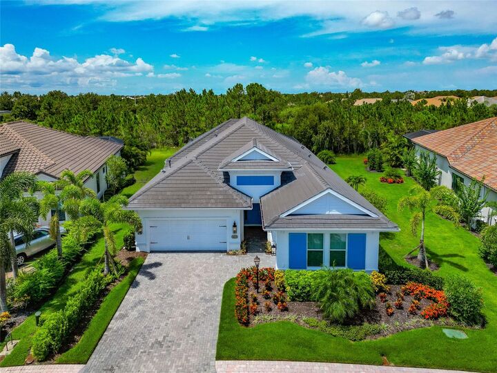 Property Photo: 16620 Collingtree Crossing FL 34202