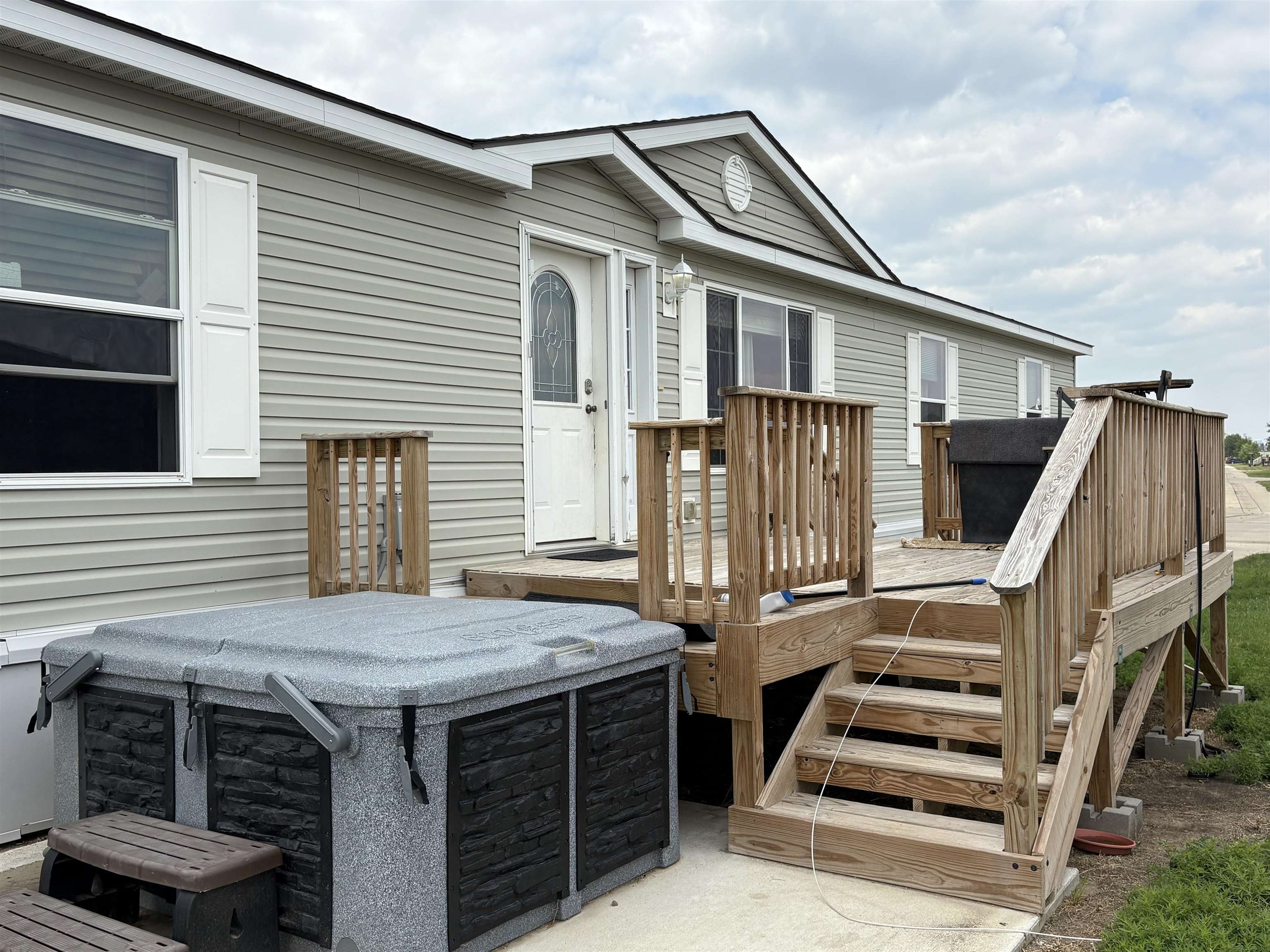 Property Photo:  861 Aster Loop  ND 58701 