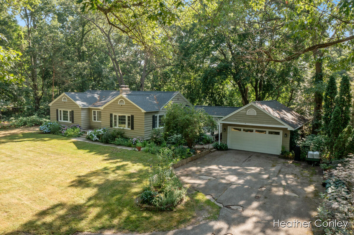Property Photo: 18086 N Fruitport Road MI 49456