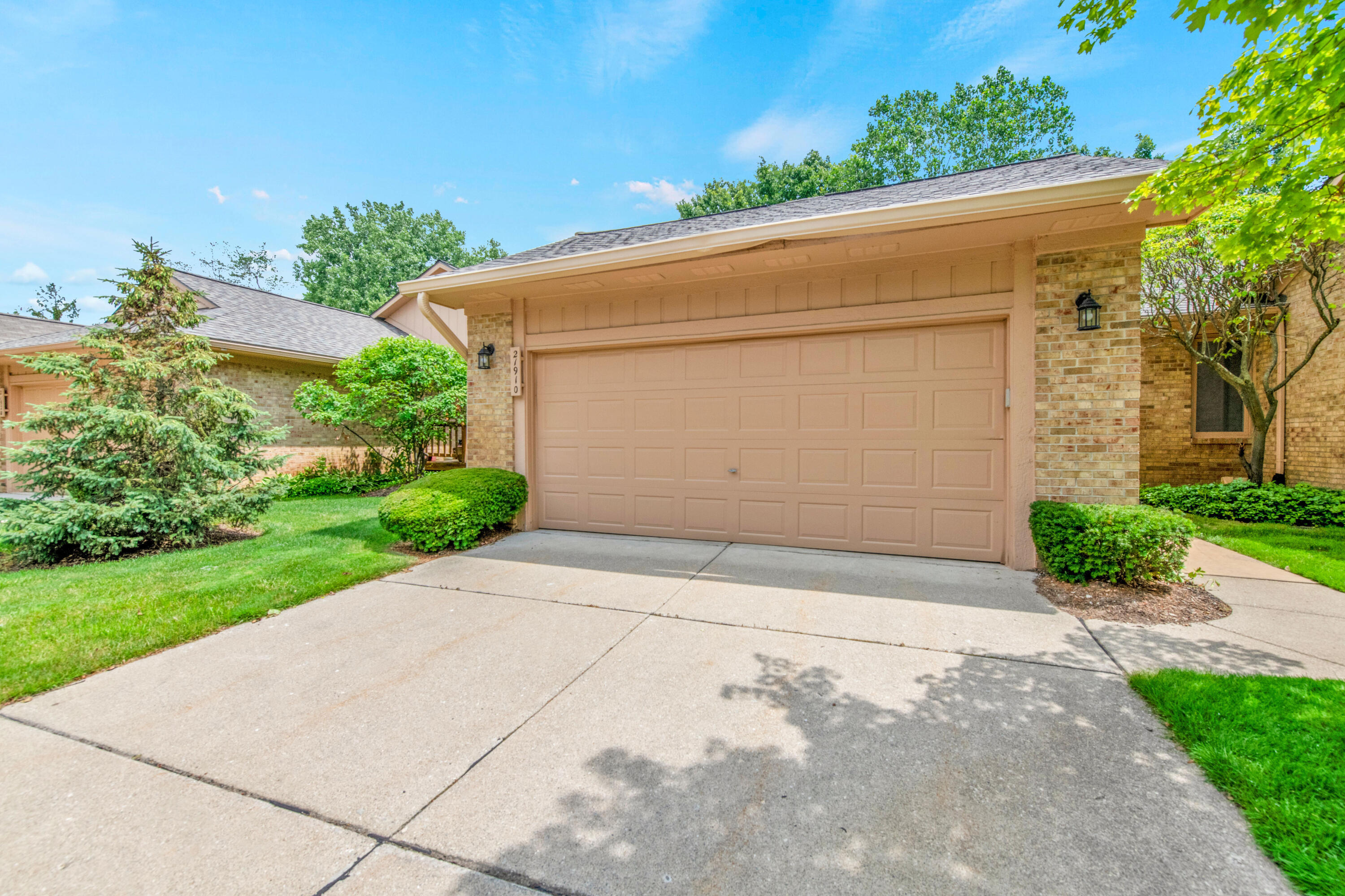 Property Photo:  21910 River Ridge Trail  MI 48335 
