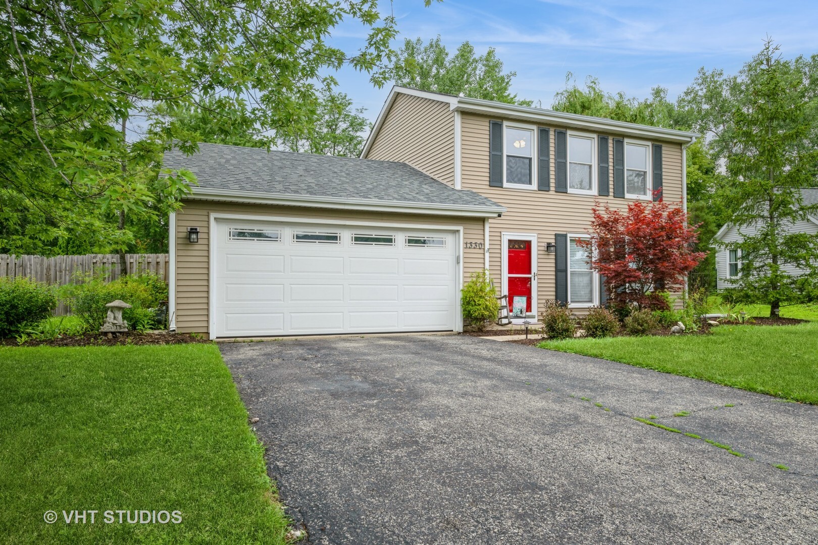 Property Photo: 1330 N Parkview Terrace IL 60102