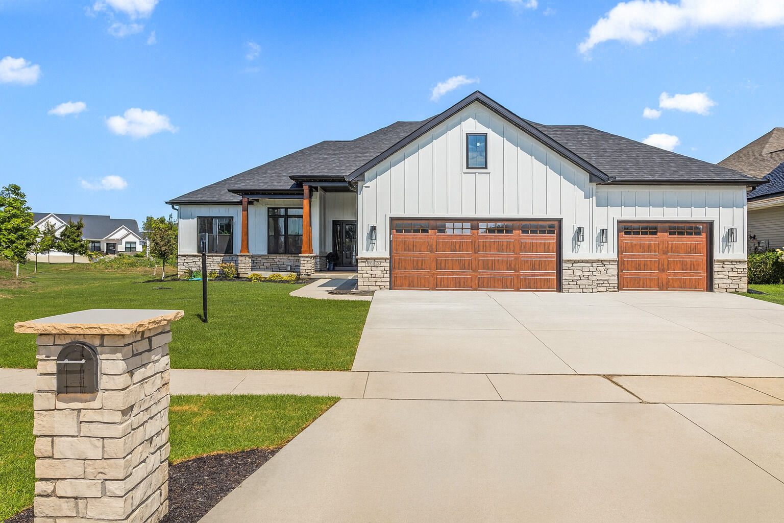 Property Photo:  5016 Trey Boulevard  IL 61822 