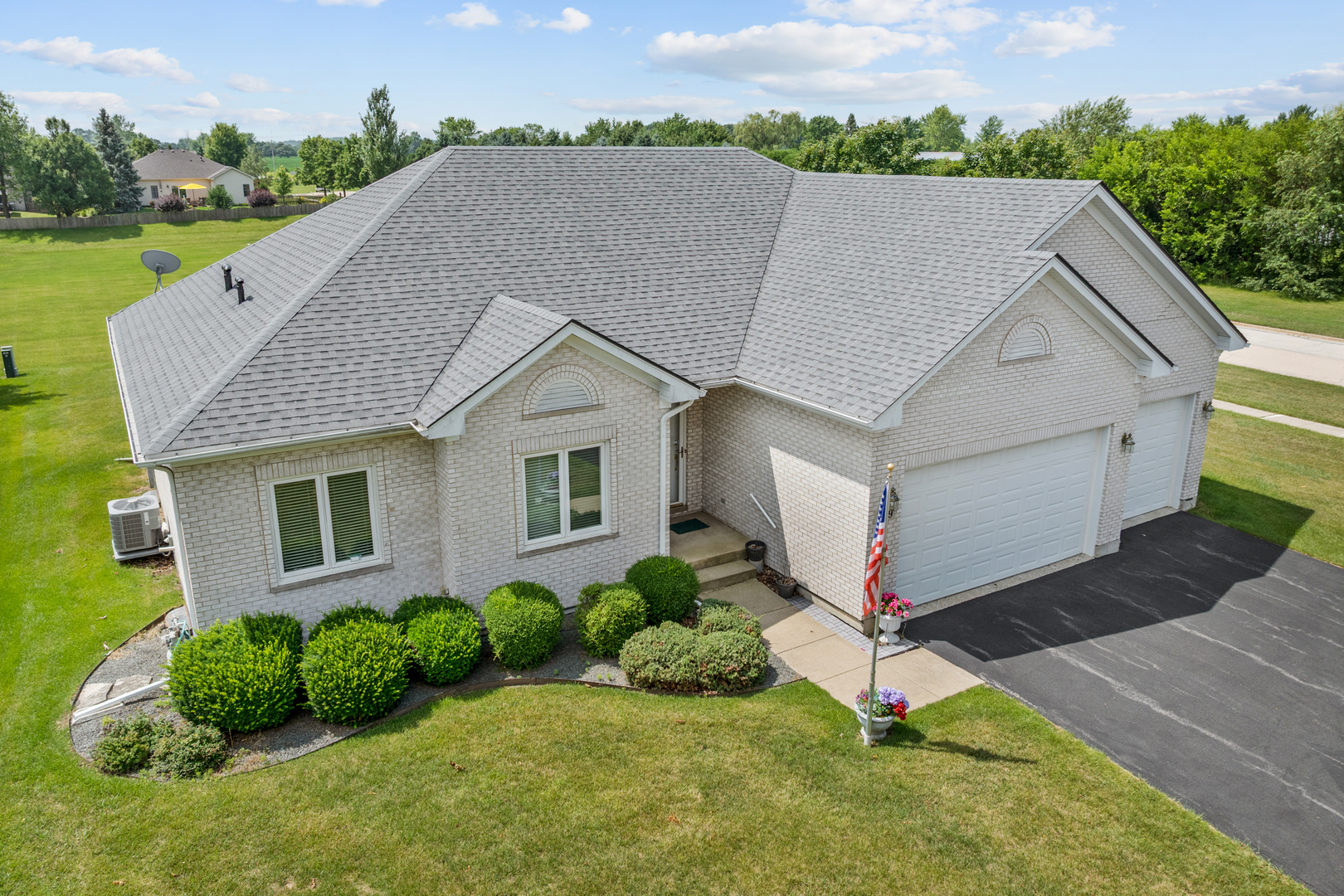 519 Sawgrass Lane  Hampshire IL 60140 photo