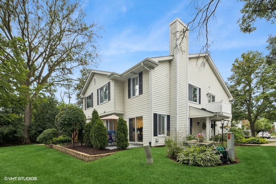 Property Photo: 539 Willowcreek Court 3-17 IL 60514