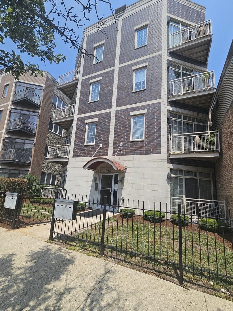 Property Photo: 7930 W Grand Avenue 2E IL 60707