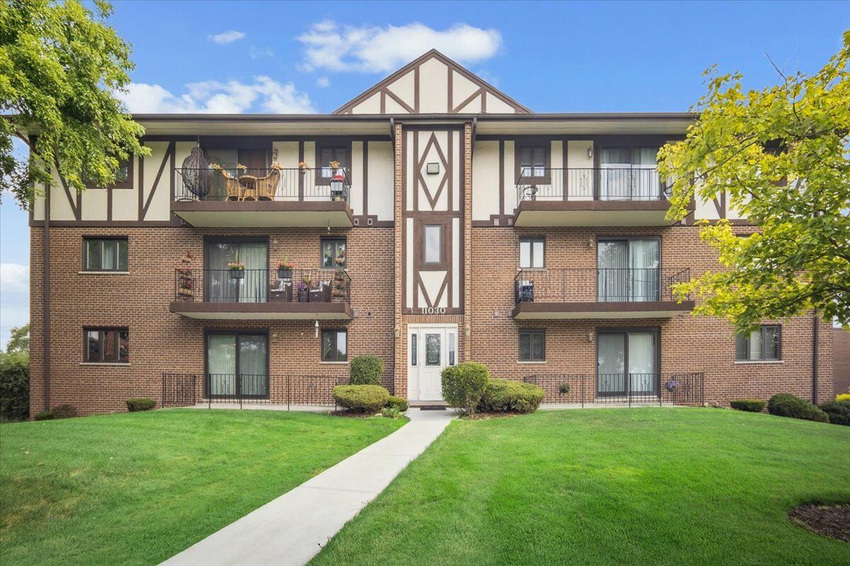 Property Photo: 11030 S Theresa Circle 3D IL 60465