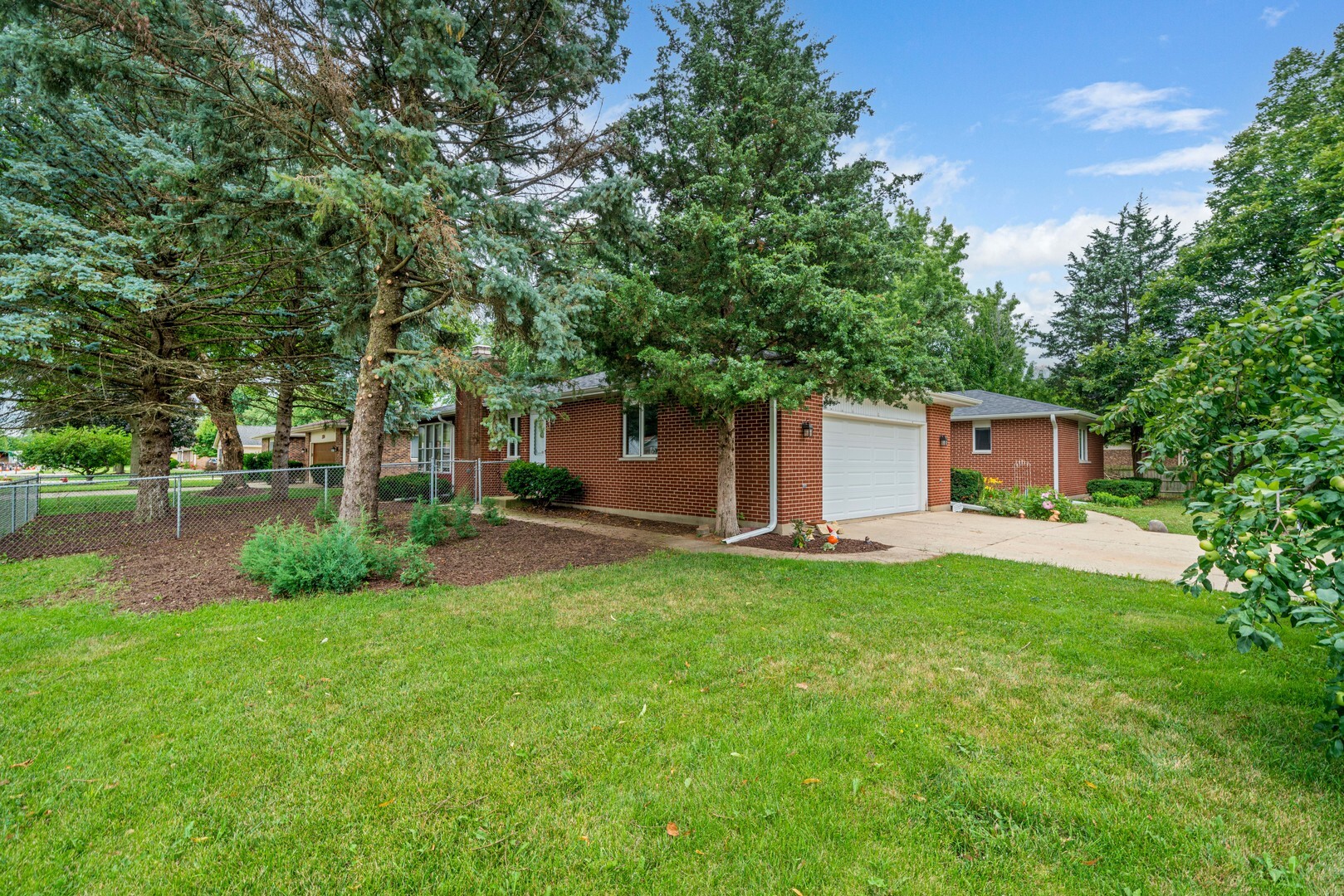 Property Photo: 1204 Prairie Lane IL 60560