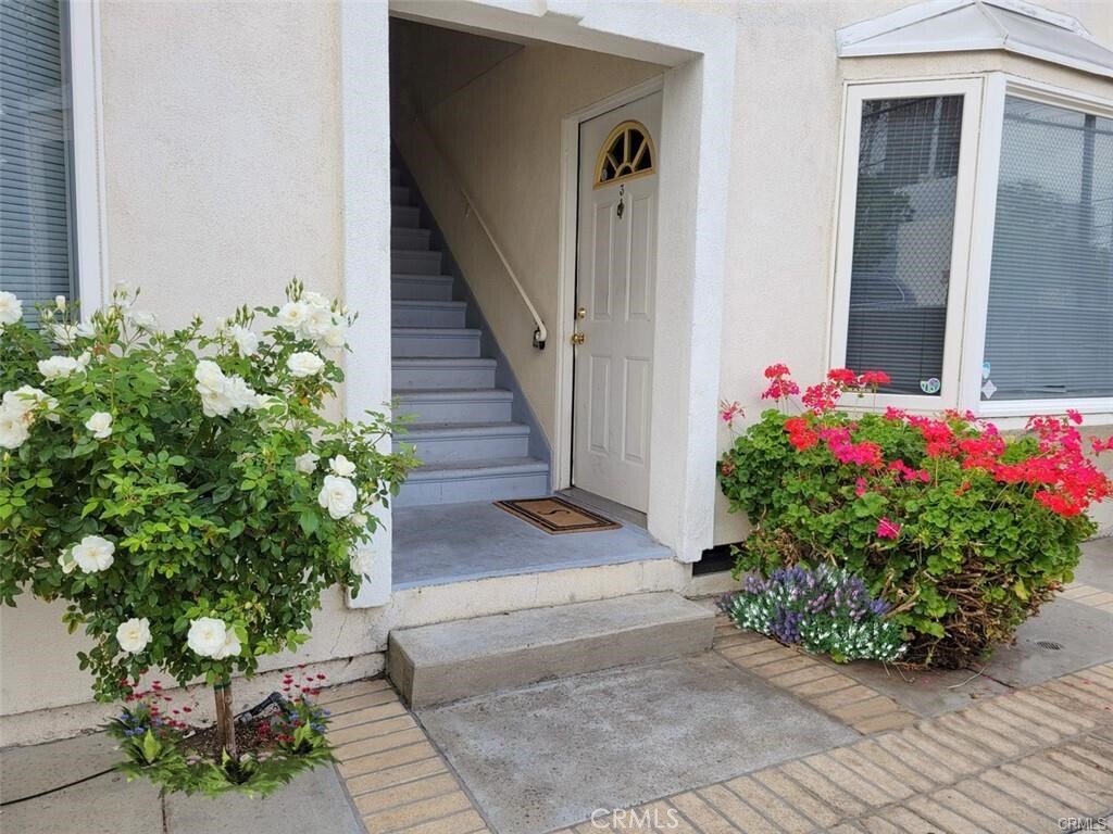 Property Photo: 14701 Dickens Street 5 CA 91403