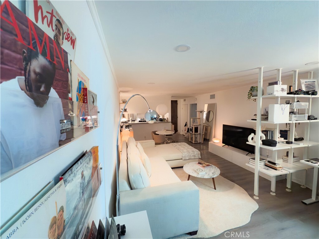 Property Photo:  532 N Rossmore Avenue 102  CA 90004 