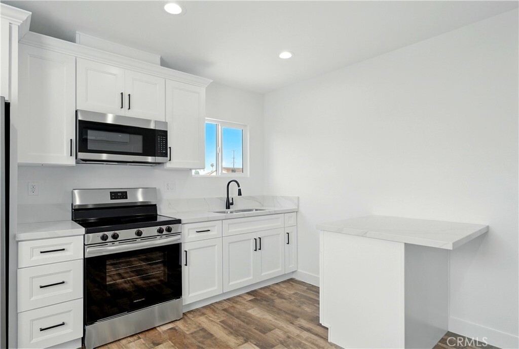 Property Photo:  521 78th W  CA 90044 
