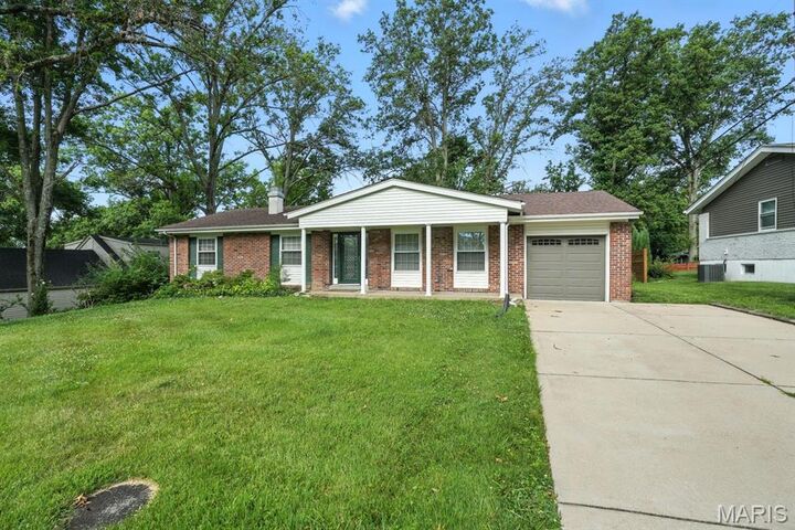 Property Photo:  809 Fernview Drive  MO 63141 