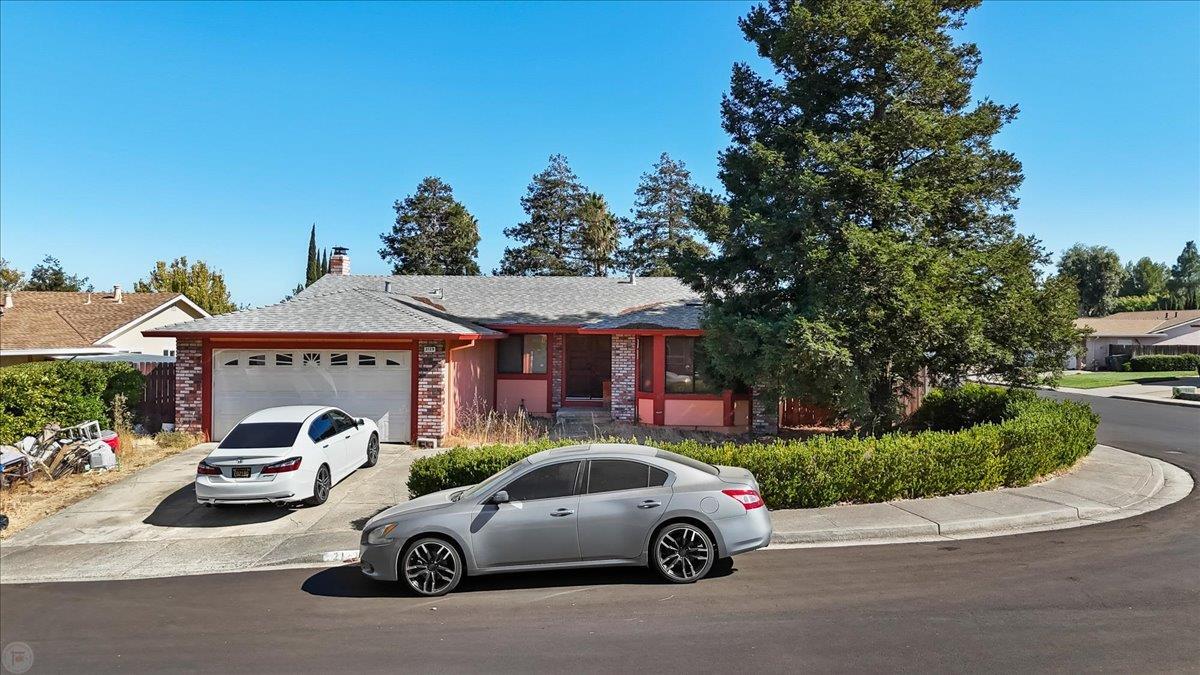 Property Photo: 2129 Monostory Court CA 94565