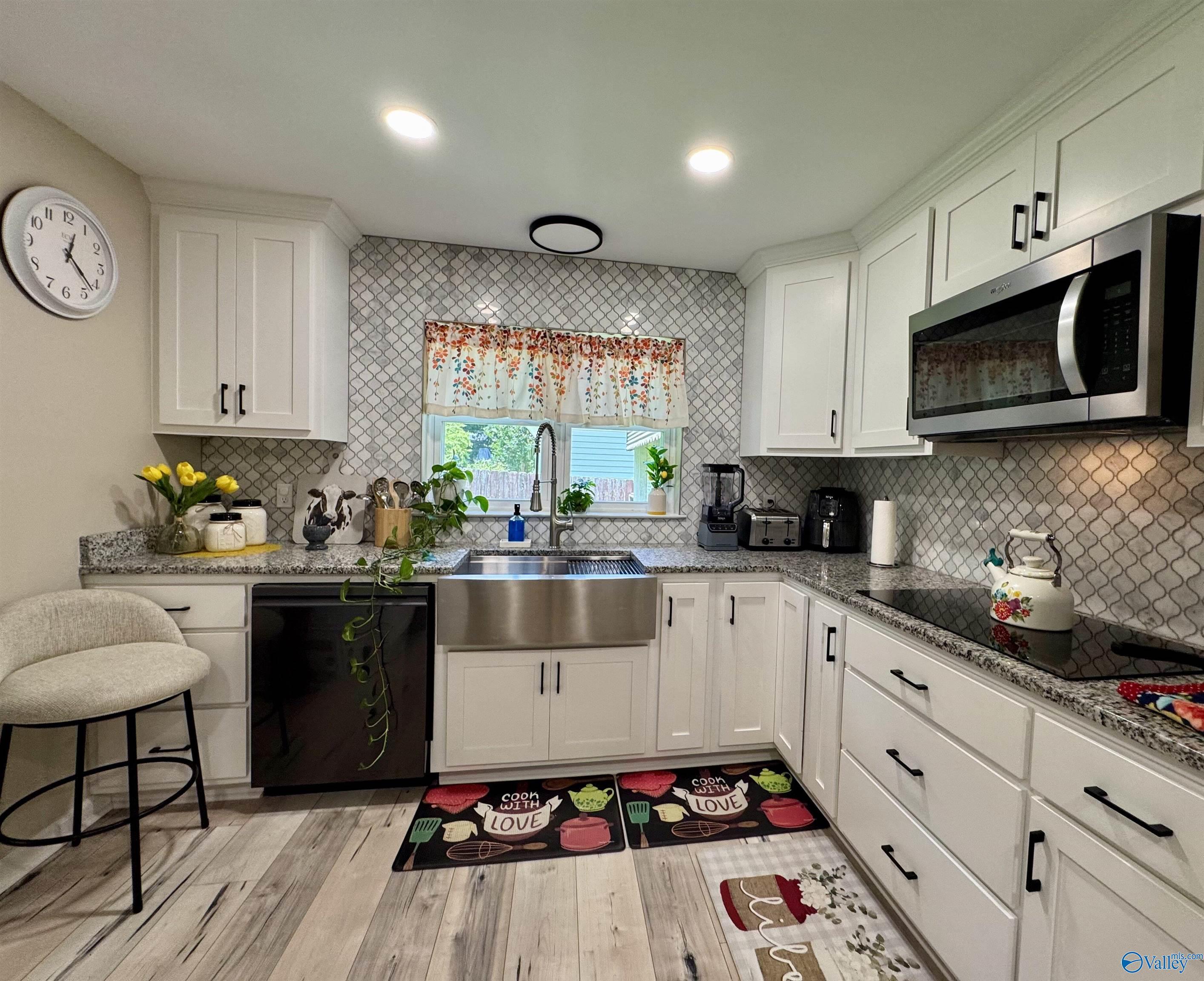 Property Photo:  1405 Hoke Street  AL 35903 
