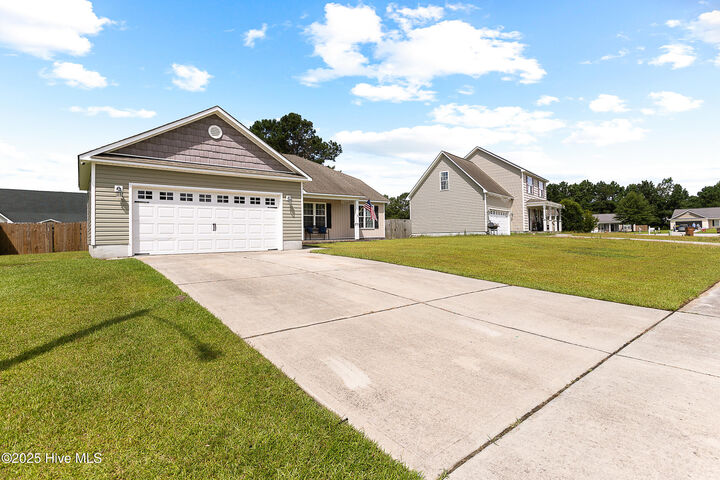 Property Photo:  1007 Ponderosa Place  NC 28546 