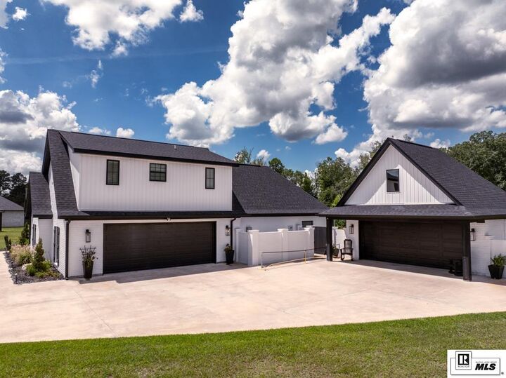 Property Photo: 411 Pelican Grove Drive LA 71225