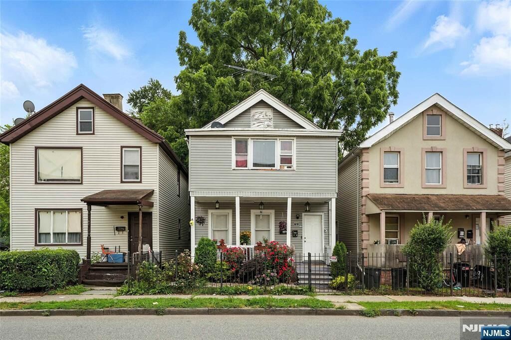 Property Photo:  89 Hamilton Street  NJ 07017 