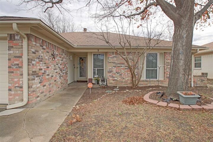 Property Photo:  1325 N Creek Drive  TX 76179 