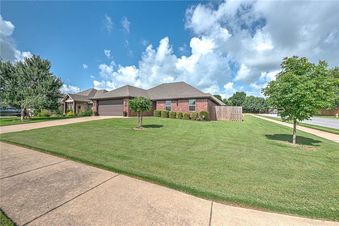 Property Photo: 700 SW Arch Street AR 72712