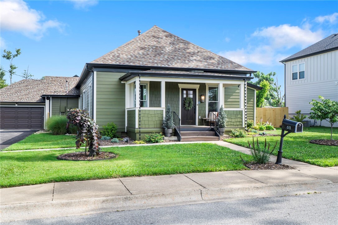 Property Photo:  615 W Persimmon Street  AR 72756 