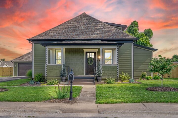 Property Photo: 615 W Persimmon Street AR 72756