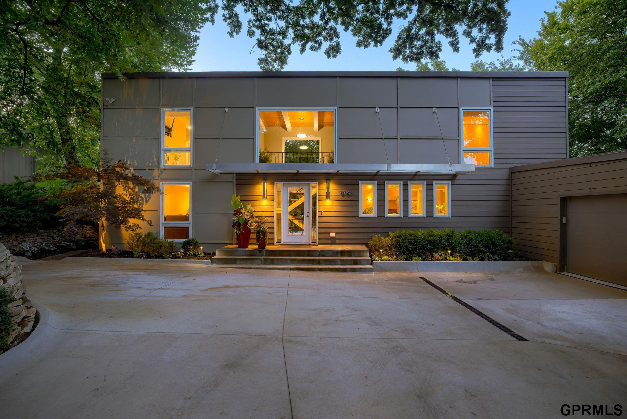 Property Photo:  9316 Oak Street  NE 68124-0000 