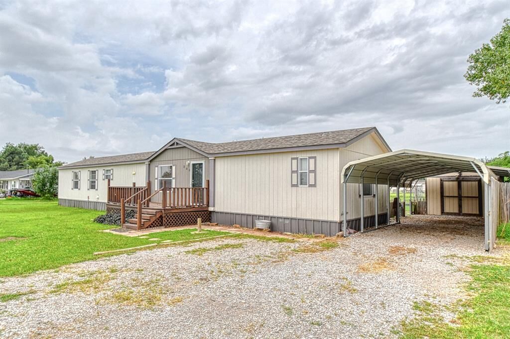 Property Photo: 200 Chickasha Avenue OK 73004