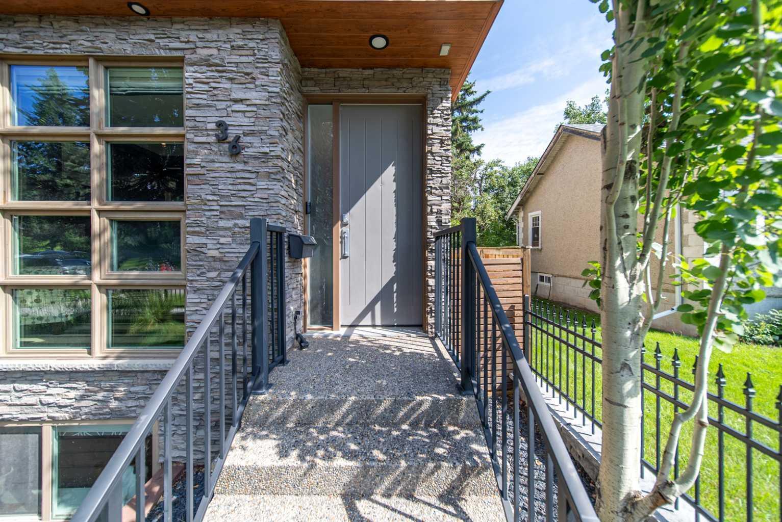 Property Photo: 36 27 Avenue SW AB T2S 2X8