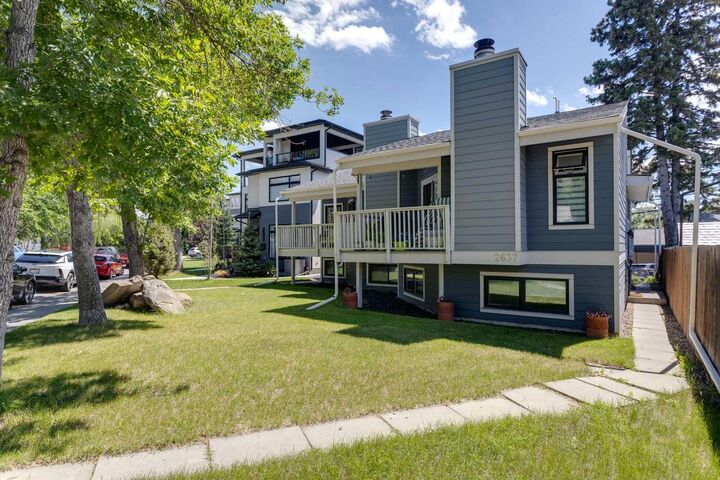 Property Photo:  2637 1 Avenue NW 4  AB T2N 0C5